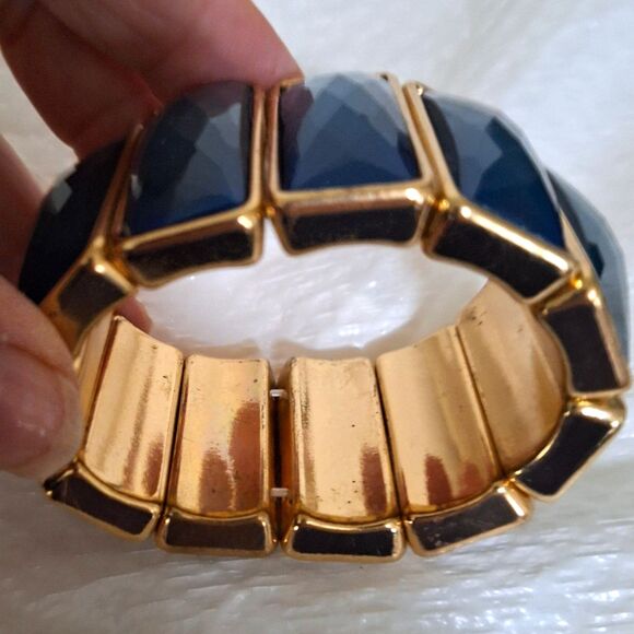 A Women's Stretchy Panel Cuff Bracelet Royal Blue Faceted Acrylic Elegant - Picture 5 of 7